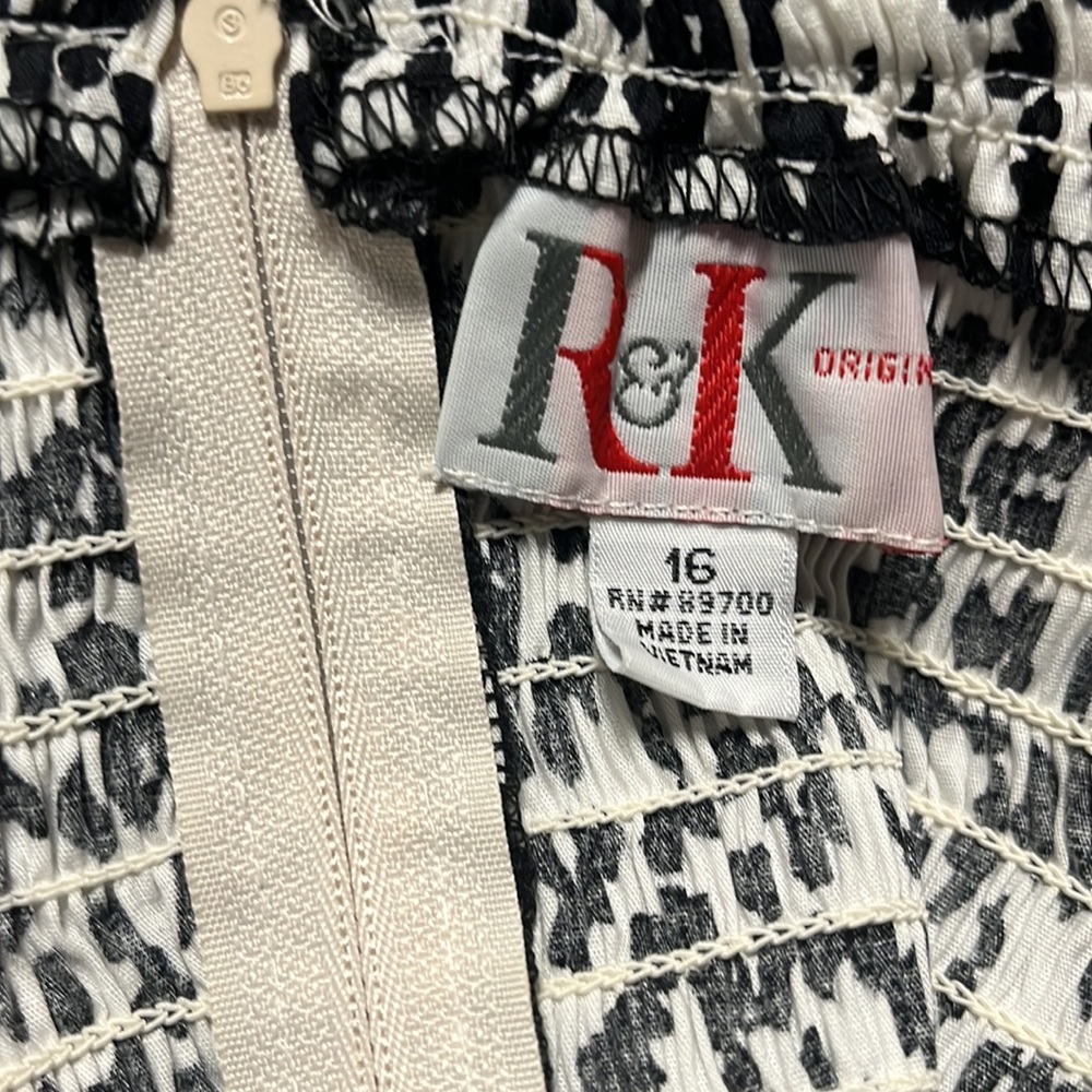 R & K Originals Woman’s Dress - Picture 4 of 5